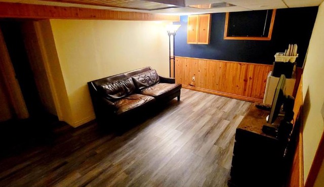 2-Bedroom private basement, Mins frm Airpt & transit