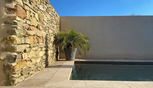 2 Bedroom Private vacation home in Cavillargues