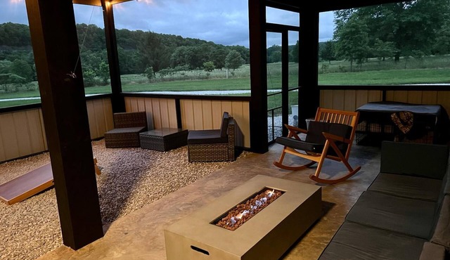 2-bedroom Private house on river and golf course. Outdoor living space