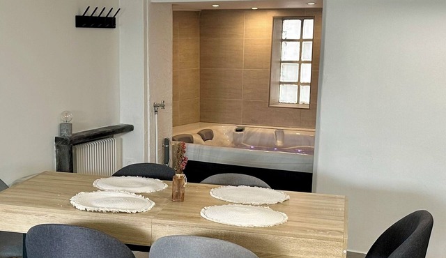 2 Bedroom Private vacation home in Amboise