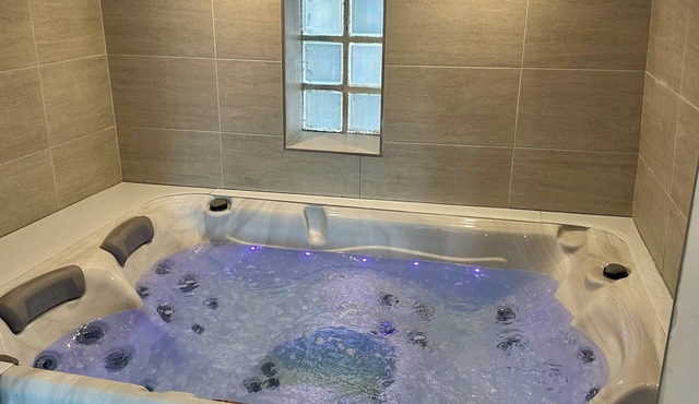 2 Bedroom Private vacation home in Amboise