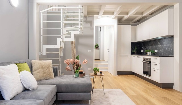 2-bedroom quiet apartment in Brera, 2 mins from subway, AC, WiFi