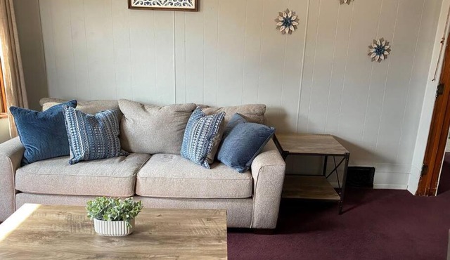 2-Bedroom Quincy Apt. with private parking & Wifi