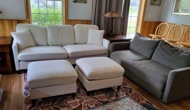 2-bedroom ranch apartment in awesome Manistee with WiFi, AC and pet friendly!
