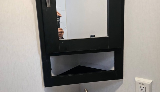 2-bedroom recreational vehicle in beautiful Gilroy with AC