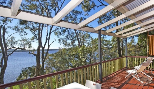 2 Bedroom Romantic Deluxe Cottages - perfect for couples minutes from Noosa