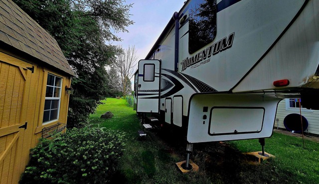 2-bedroom RV @ Centre Hall WiFi, quiet area, ten miles from PSU campus/stadium