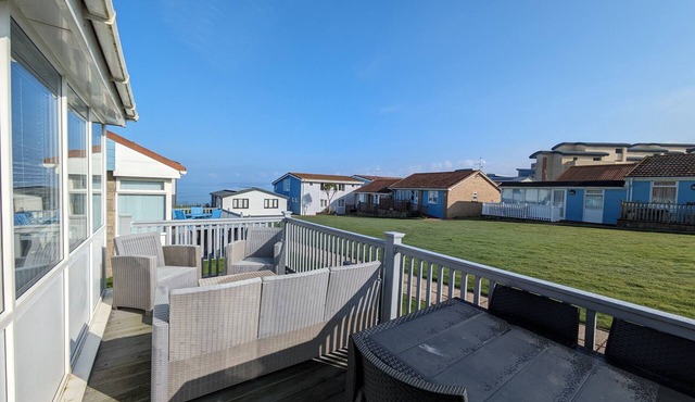 2-bedroom sea view property 1 min from the sea & SW Coast Path