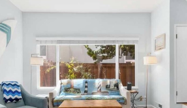 2 Bedroom Seascape Getaway - 5 min from beach!
