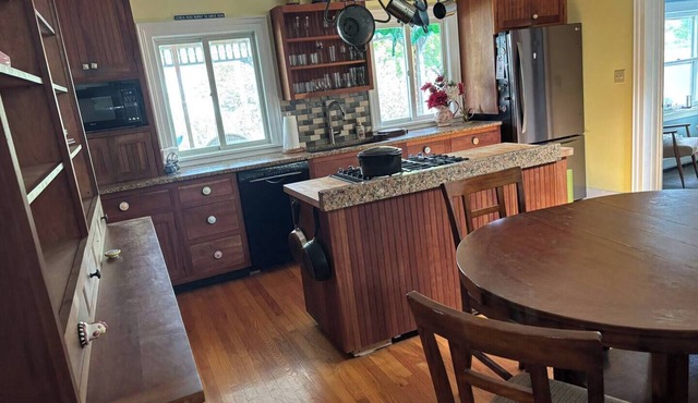 2-bedroom sleeps 6 apartment in Fair Haven AC Screen Porch - Food, Music, Beach