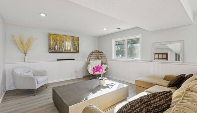 2-Bedroom Spa Retreat with Hot Tub near Lake