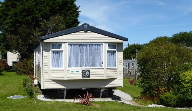 2 Bedroom Static Caravan on a holiday Park in Cornwall with onsite indoor Pool