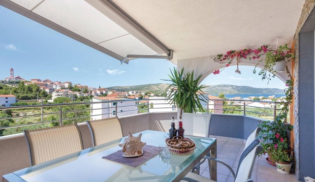 2 bedroom stunning apartment in Seget Vranjica