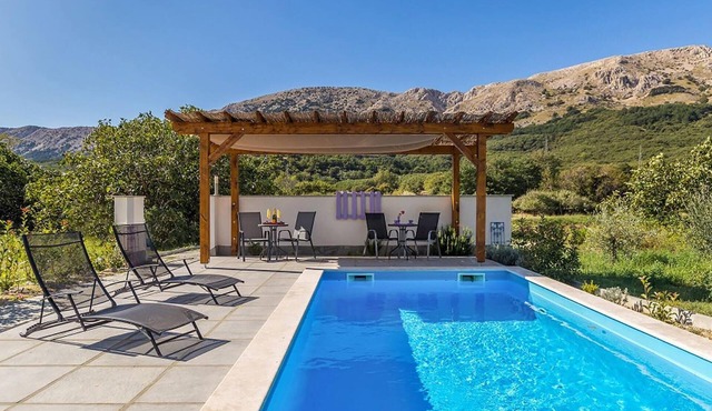 2 bedroom stunning apartment in Baska