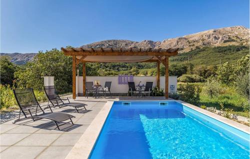 2 Bedroom Stunning Apartment In Baska