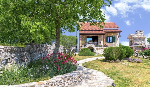 2 bedroom stunning home in Konjevrate