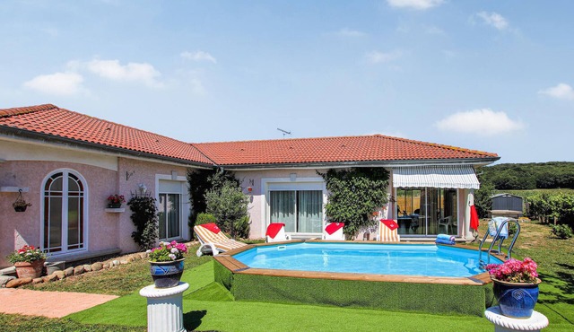 2 bedroom stunning home in Flachères