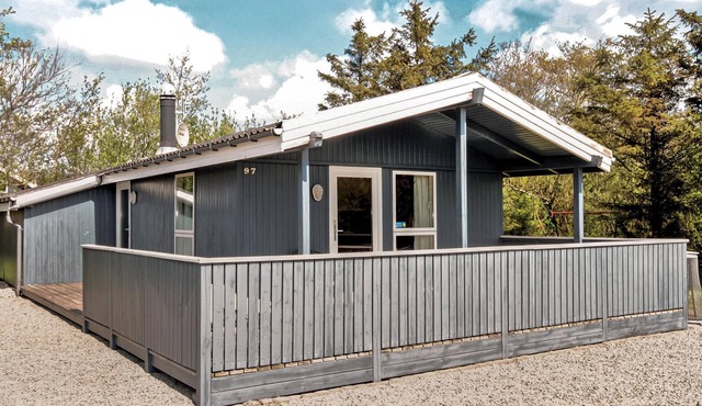 2 bedroom stunning home in Hemmet