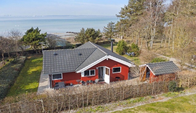 2 bedroom stunning home in Knebel