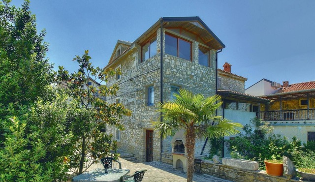 2 bedroom stunning home in Kastel