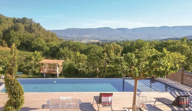 2 bedroom stunning home in Apt