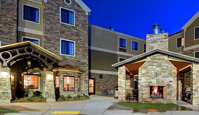 2 Bedroom Suite Close to Salt Palace Convention Center! Free Breakfast Buffet. Pool, Hot Tub & Waterslide Access.