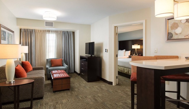 2 Bedroom Suite | Complimentary Breakfast + Shared Pool & Hot Tub! Great for Business Travelers