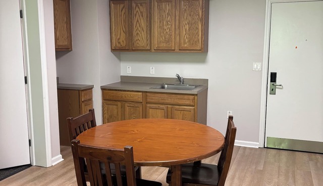 2-bedroom, suite, in Caldwell with cool AC