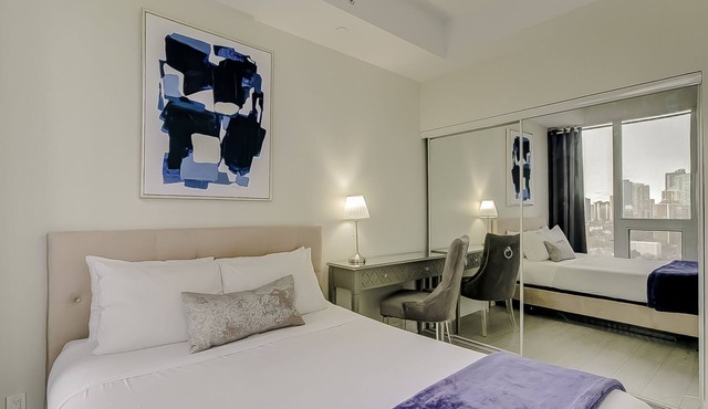 2 Bedroom Suite near Dundas Square