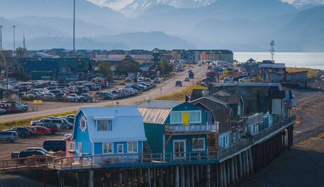 2 bedroom suite on the Homer Spit with 180 degree view of Kachemak Bay