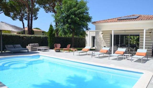 2-Bedroom Suite Villa featuring a Private Pool, Garden, Parking and Spa