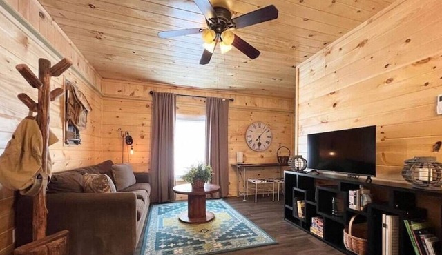2 Bedroom Suite - Wi-Fi | Fire Pit | Dog Friendly