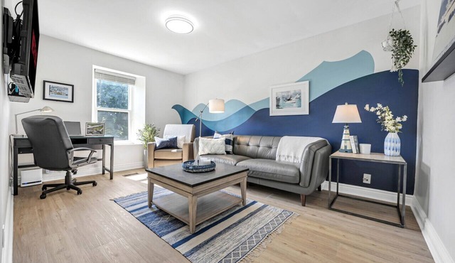 2 Bedroom Suite with King Bed Master and Fast Wifi