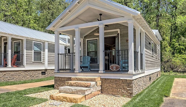 2 Bedroom Tiny Home near Lake Burton, Georgia in the Blue Ridge Mountains