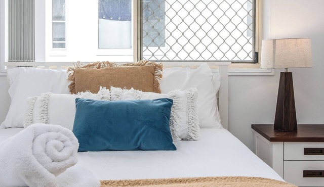 2 Bedroom Top Floor Across The Road From The Beach!