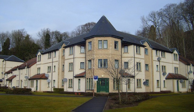 2 Bedroom Top Floor Flat Within 40 mins of Edinburgh, Good Transport Links