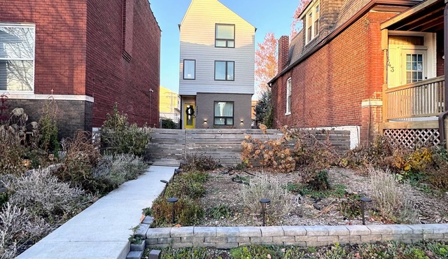 2 Bedroom Tower Grove Apartment