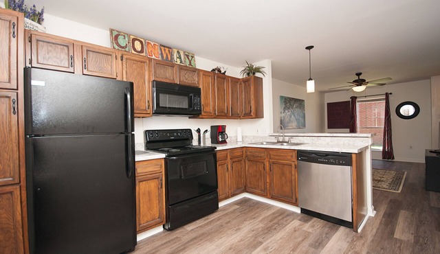 2 bedroom Town home - Walk to Hendrix College