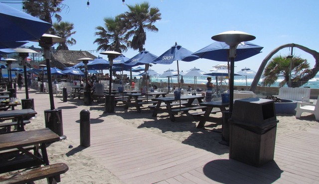 2 Bedroom Townhome 2 Mins. to the Beach
