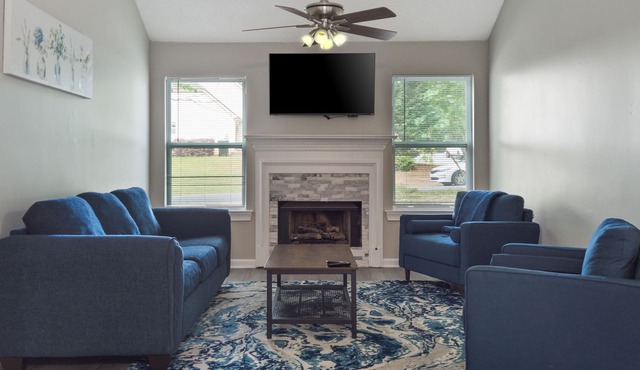 2 Bedroom Townhome- Fire 🔥 Pit - New Renovation