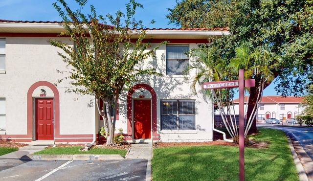 2-bedroom townhome in fabulous Orlando with WiFi, AC. Enjoy your stay