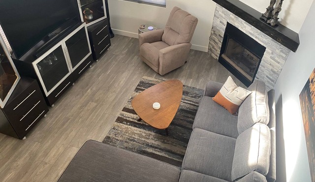 2-bedroom townhome in tranquil Mesa with cool AC