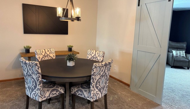 2-bedroom townhome in Elk Point with King bed