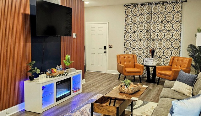 2-bedroom townhome with WiFi. Close to Army base and Hwy. 45 mins to Nashville.