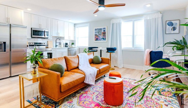 2-bedroom townhome in charming Philadelphia with WiFi, AC