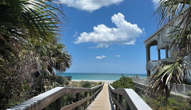 2-bedroom townhome in quaint Ponce Inlet, with direct private beach access!