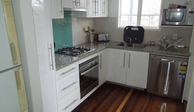 2 Bedroom townhouse 2 km to city from $686 per week FREE WiFI