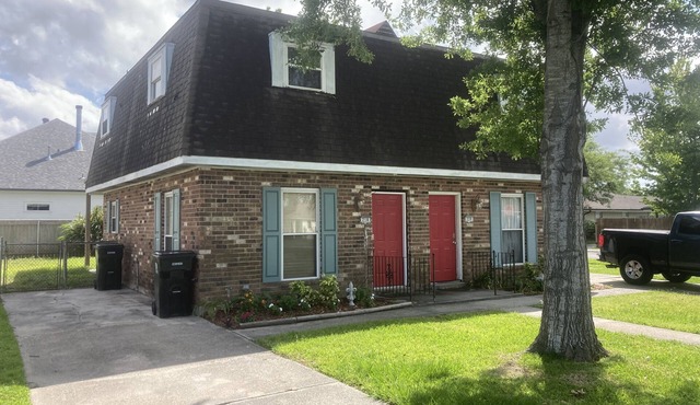 2 BEDROOM TOWNHOUSE NEAR FRENCH QUARTER