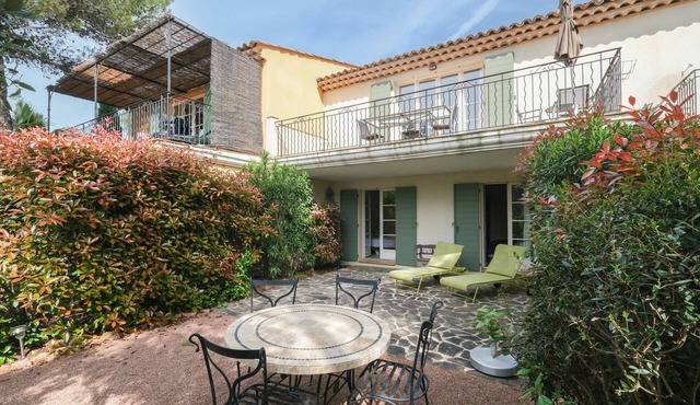 2 BEDROOM TOWNHOUSE WITH GARDEN (N°562)