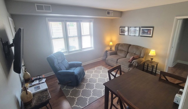 2 Bedroom Travelers Suite with Queen and Full Bed